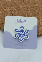 Load image into Gallery viewer, Snowflake D20 (White) - Soft Enamel Pin
